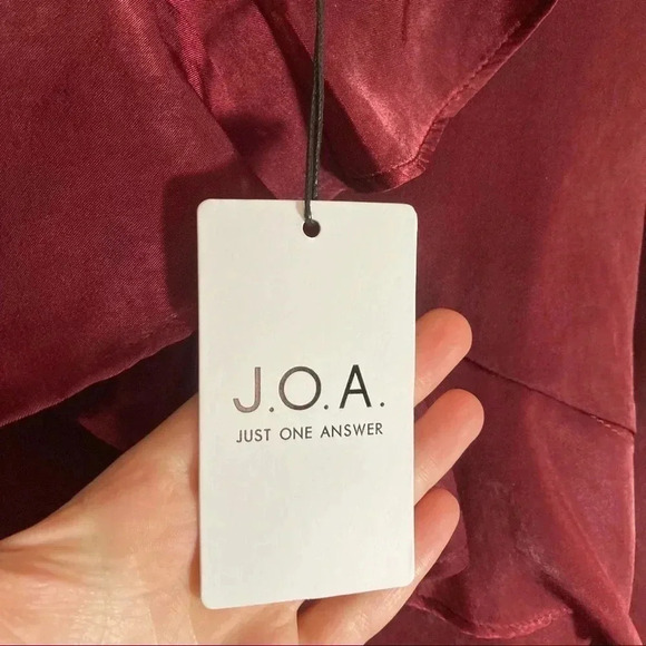 NWOT J.O.A soft  burgundy ruffled crop top blouse - Picture 3 of 7